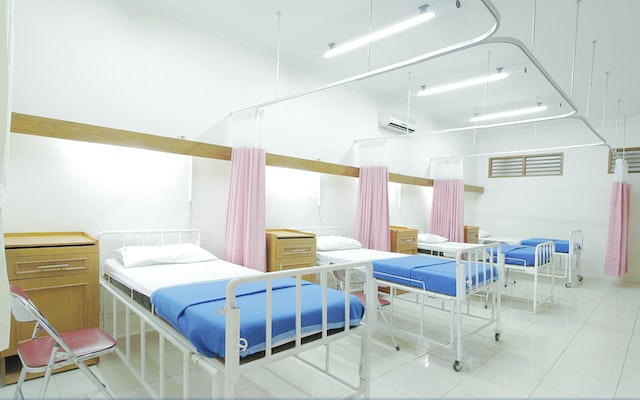 Les 400 millions d’euros « ne résoudront pas le problème d’un hôpital qui est en train de s’effondrer », déplore un pédiatre